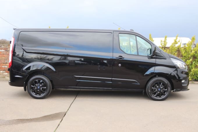 2025 Ford Transit Custom