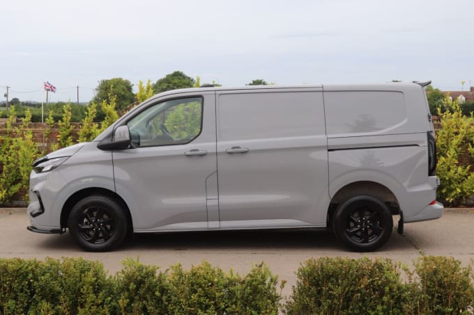 2025 Ford Transit Custom