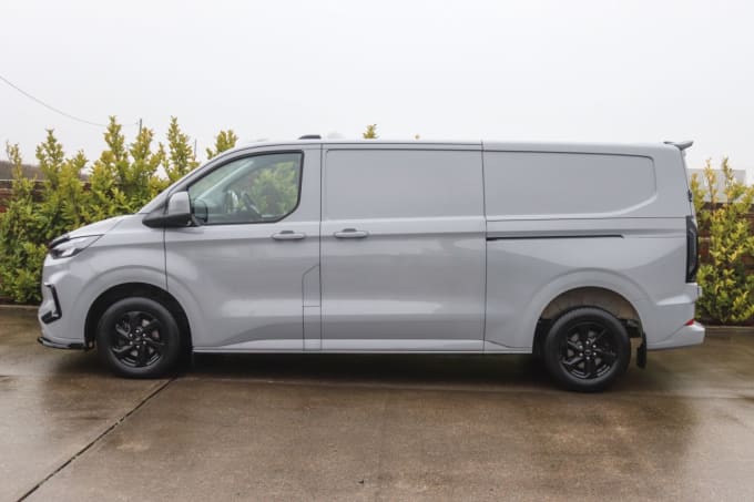 2025 Ford Transit Custom