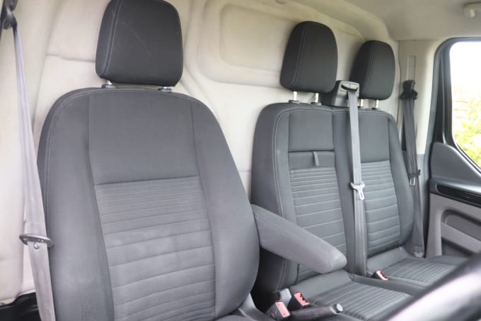 2025 Ford Transit Custom