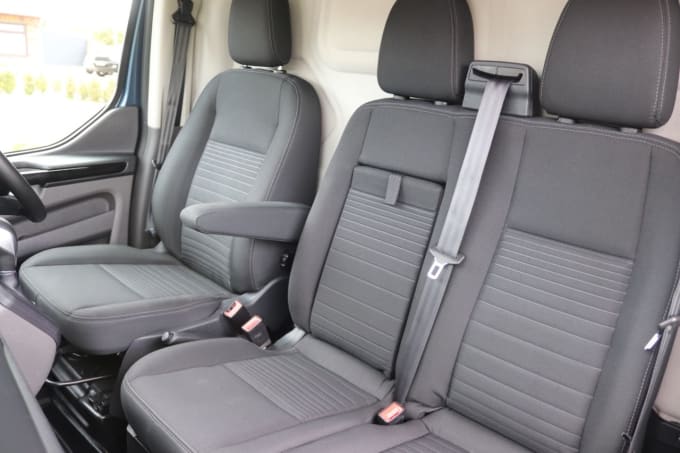 2025 Ford Transit Custom