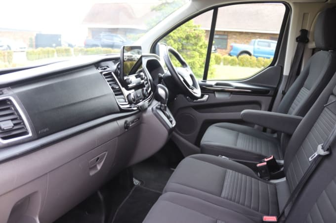 2025 Ford Transit Custom