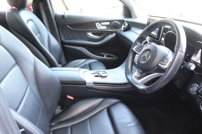 2025 Mercedes-benz Glc