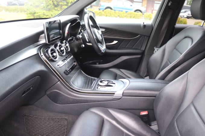 2025 Mercedes-benz Glc
