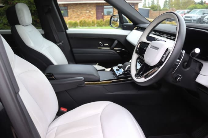 2025 Land Rover Range Rover Sport