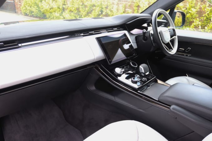 2025 Land Rover Range Rover Sport