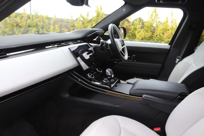 2025 Land Rover Range Rover Sport
