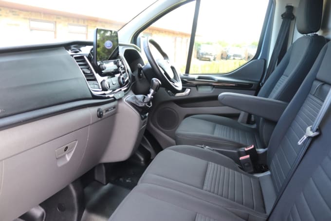 2025 Ford Transit Custom