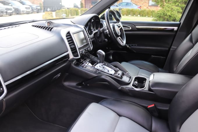 2025 Porsche Cayenne