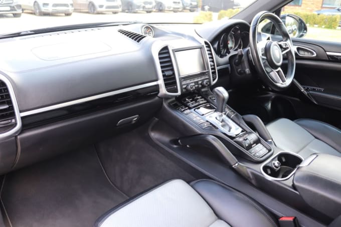 2025 Porsche Cayenne