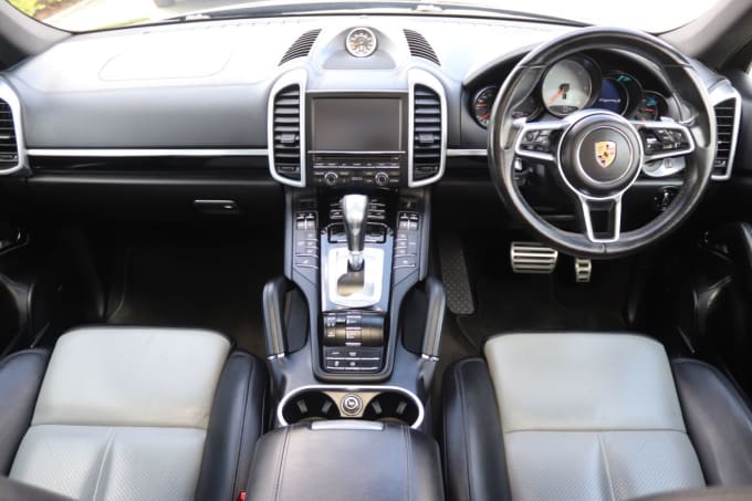 2025 Porsche Cayenne