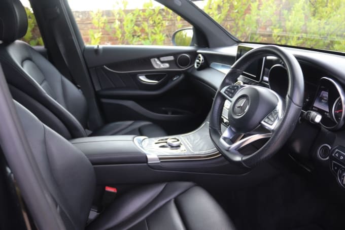 2025 Mercedes-benz Glc
