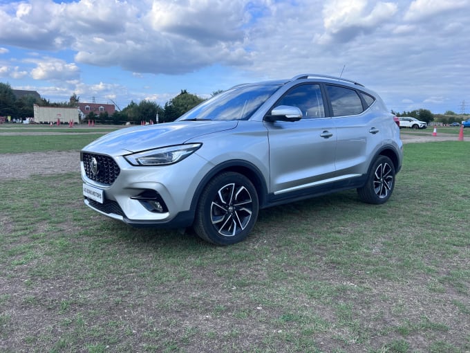2025 Mg Zs