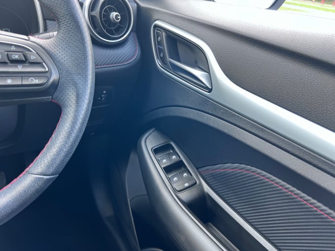 2025 Mg Zs