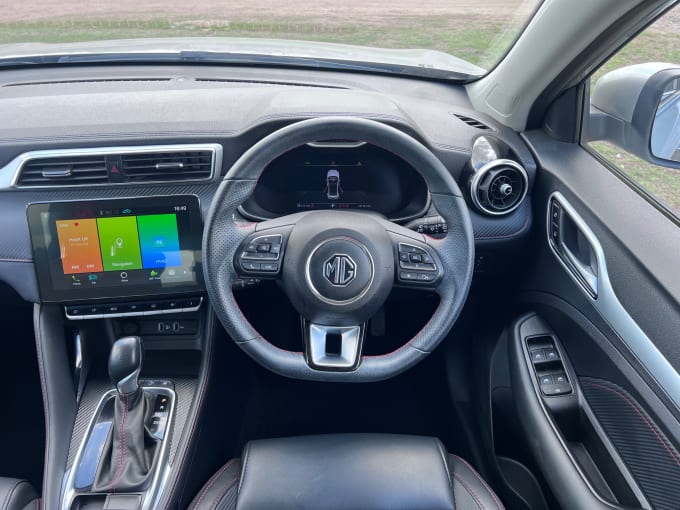 2025 Mg Zs