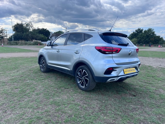 2025 Mg Zs