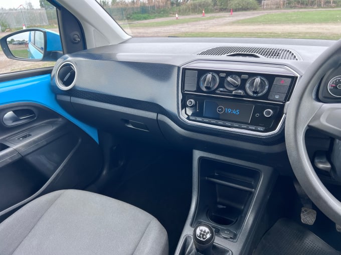 2025 Volkswagen Move Up