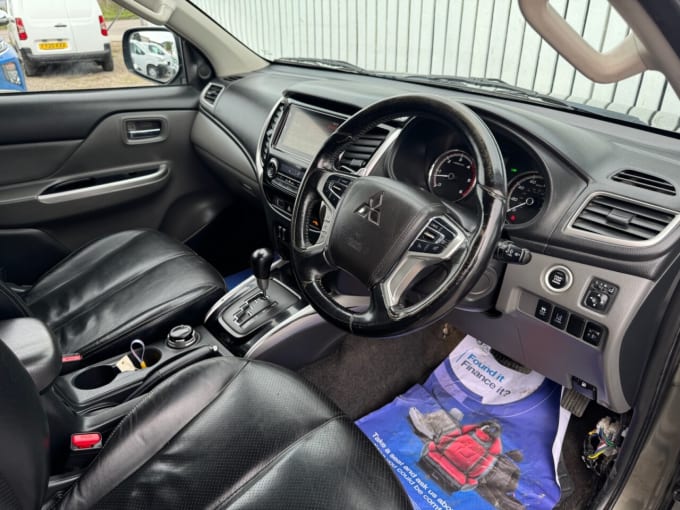 2025 Mitsubishi L200