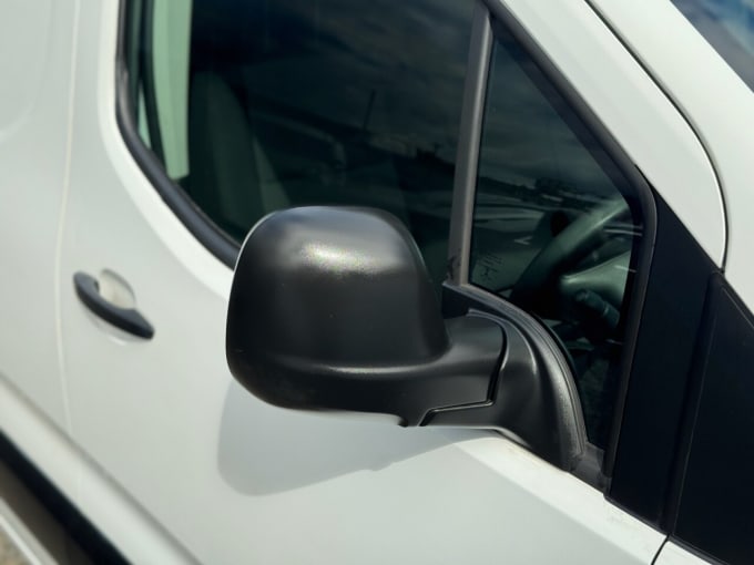 2025 Peugeot Partner