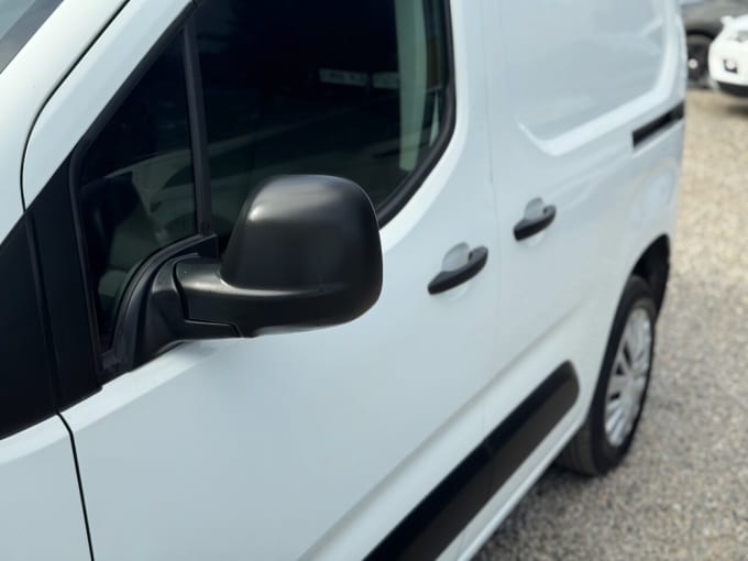 2025 Peugeot Partner