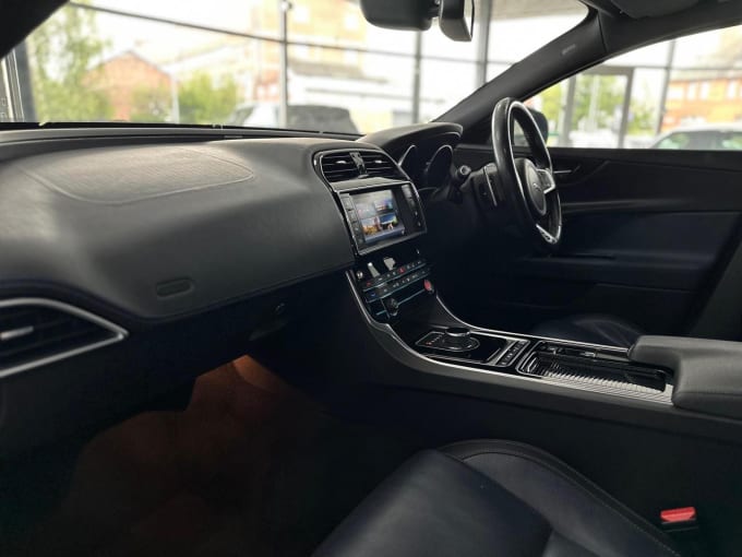 2017 Jaguar Xe