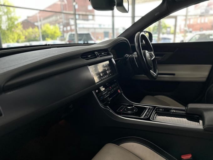 2017 Jaguar Xf