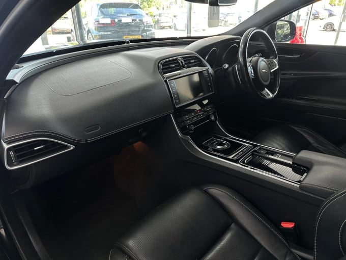 2017 Jaguar Xe