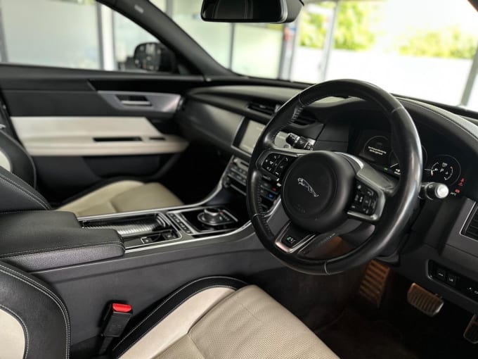 2017 Jaguar Xf