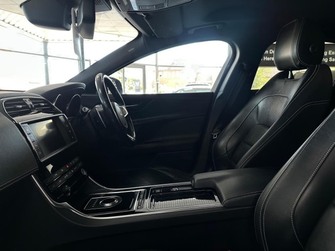 2017 Jaguar Xe