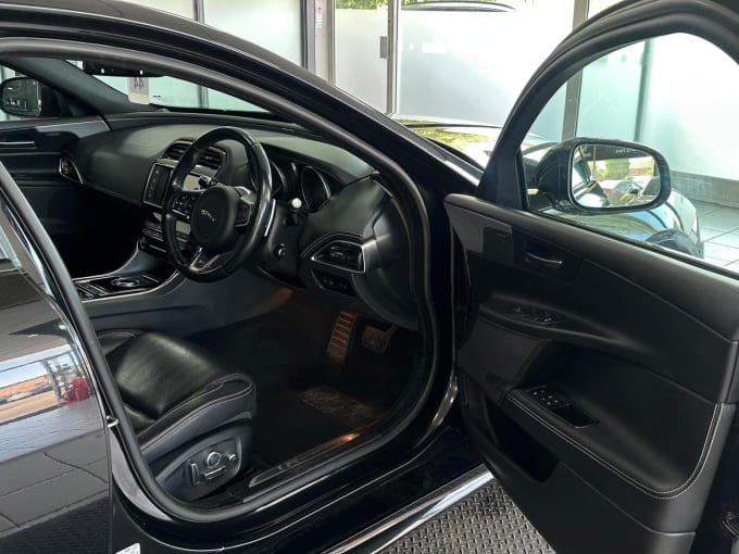 2017 Jaguar Xe