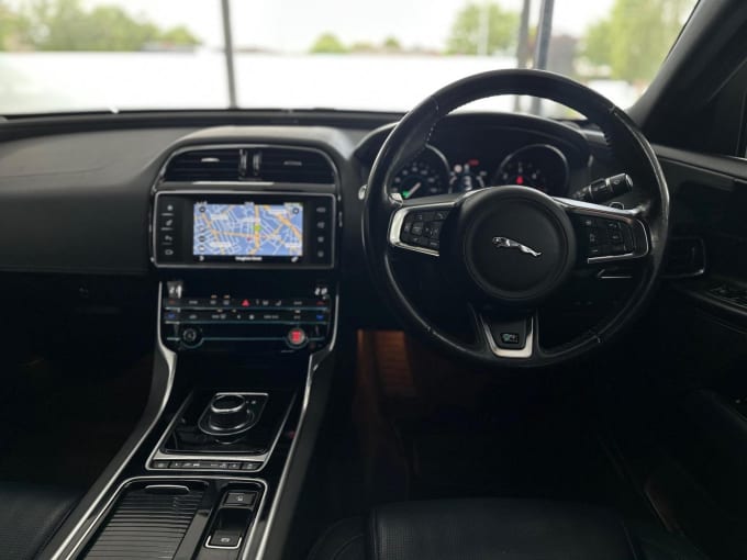 2017 Jaguar Xe