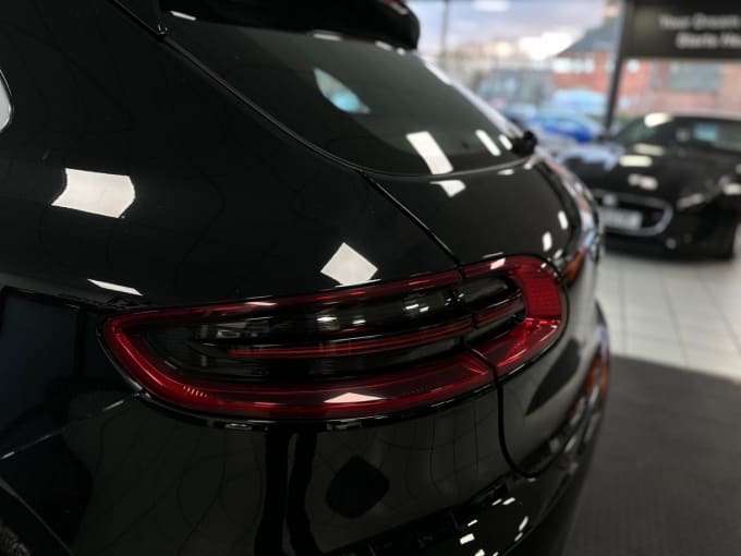 2016 Porsche Macan