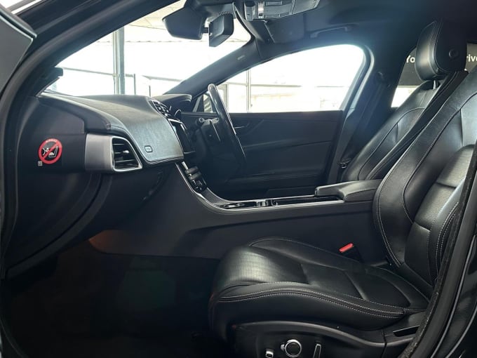 2017 Jaguar Xe