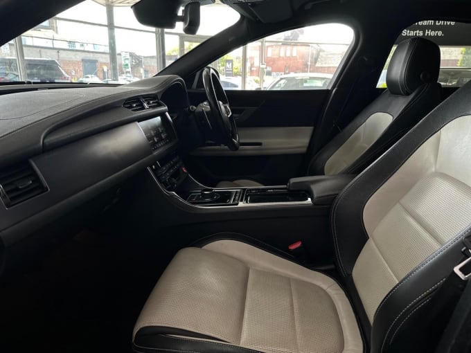 2017 Jaguar Xf