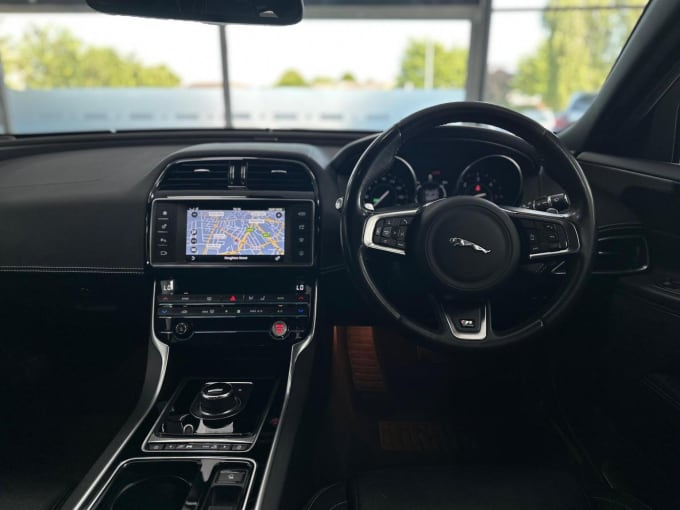 2017 Jaguar Xe