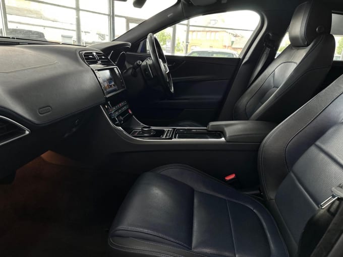 2017 Jaguar Xe