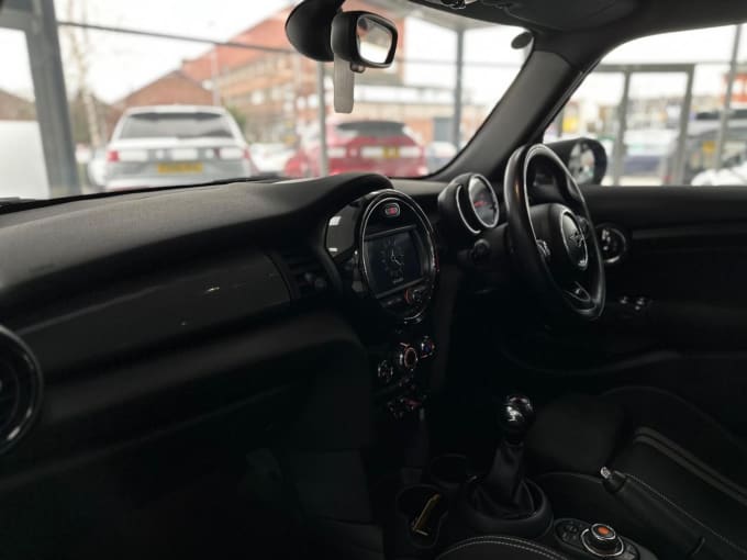 2019 Mini Hatch